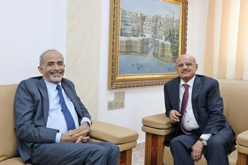 الفريق الصبيحي يلتقي محافظ البنك المركزي