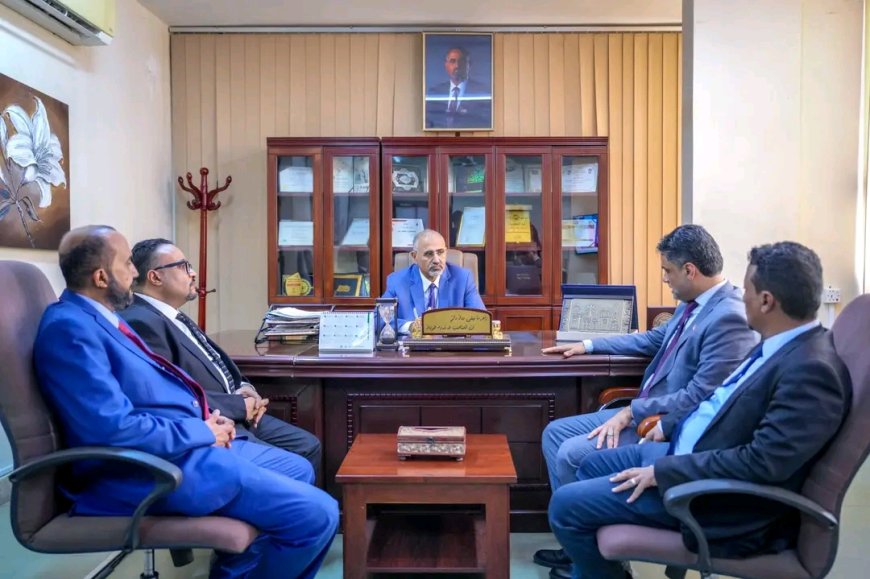 اللواء الزُبيدي يتفقد سير العمل بوزارة الإعلام والثقافة والسياحة