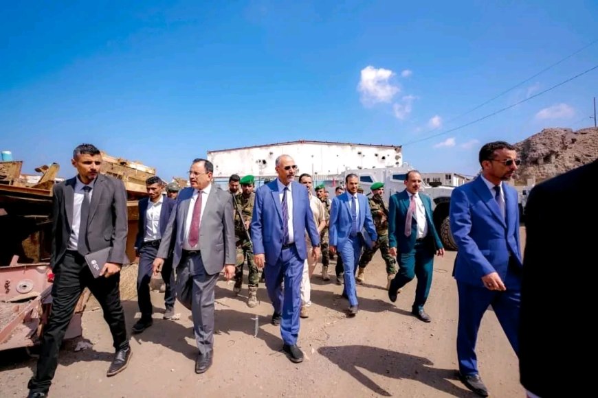 اللواء عيدروس الزُبيدي يتفقد سير العمل بديوان عام وزارة الزراعة والري والثروة السمكية وقطاعاتها