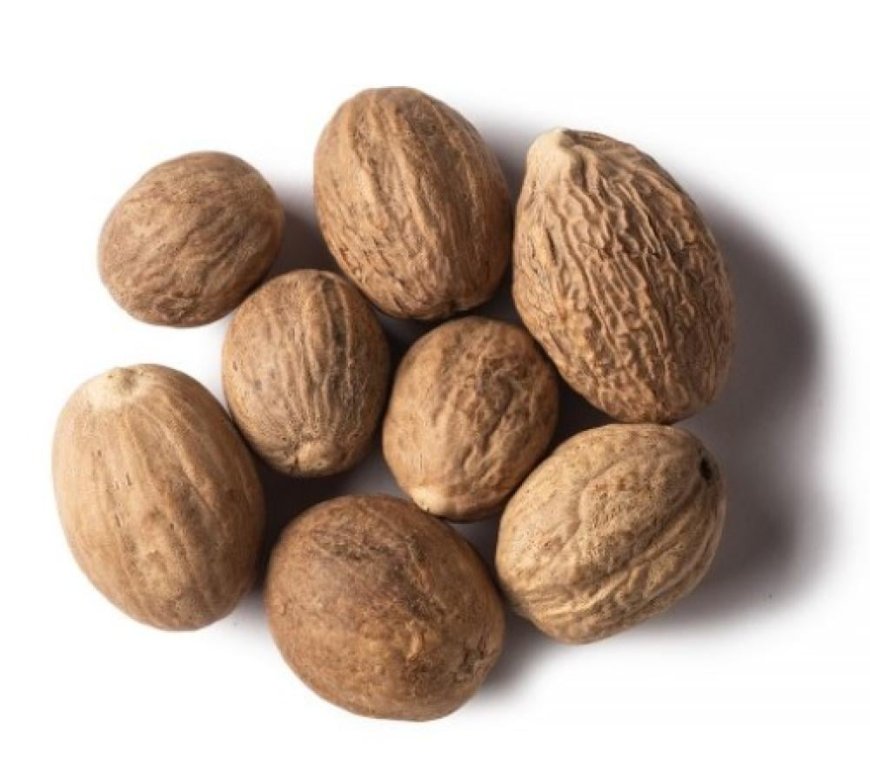 جوزة الطيب… توابل صغيرة بفوائد كبيرة وتحذيرات لا تُهمل