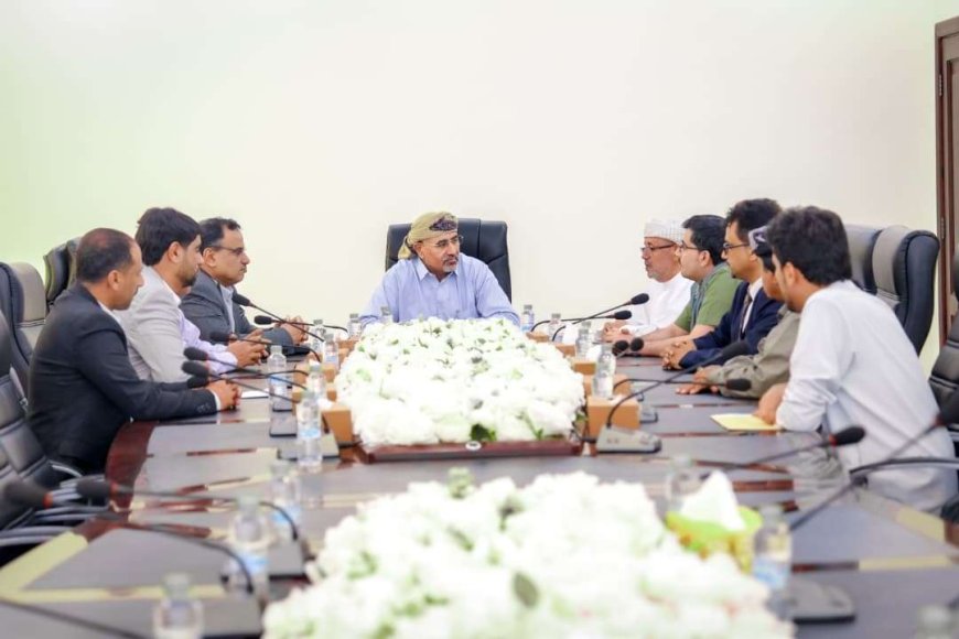 الزُبيدي يطّلع على جهود تطبيع الأوضاع وتثبيت دعائم الاستقرار بالمهرة وسقطرى