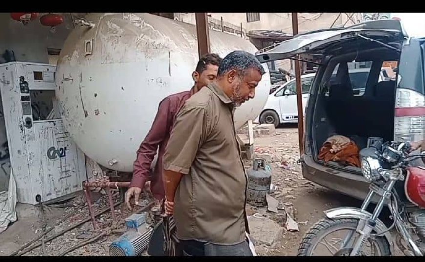 نائب مدير مكتب الصناعة والتجارة بردفان يتفقد محال بيع الغارز ويشيد بالالتزام واستقرار التمويه