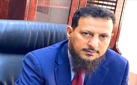 دائرة التوجيه المعنوي للقوات المسلحة تهنئ عبدالرحمن شيخ بتعيينه محافظاً لعدن ووزيراً للدولة