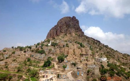 مشايخ حمادة يحذّرون من كارثة إنسانية وشيكة في جبل الهَجر بعد الغارات السعودية على الضالع