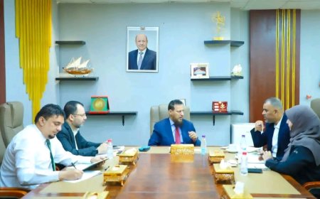 محافظ عدن يؤكد استمرار دعم المعلمين ووضع التعليم على رأس أولويات السلطة المحلية