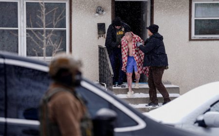 جدل قانوني حول صلاحيات الهجرة بدخول المنازل دون أوامر قضائية