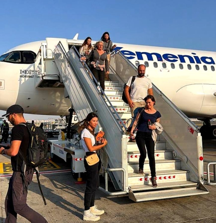 وزارة الخارجية تعلن الانتهاء من عملية نقل السياح الأجانب العالقين في سقطرى