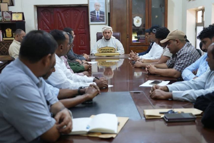 المكتب التنفيذي بمحافظة أرخبيل سقطرى يعقد اجتماعه الدوري ويقر عددًا من القرارات لتعزيز الأمن والاستقرار وتحسين الأداء الخدمي