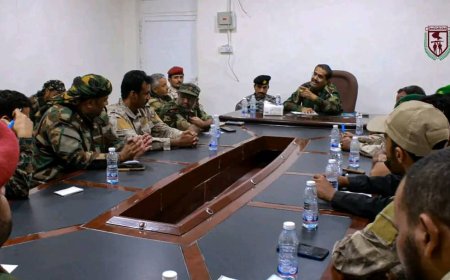 القائد الكليبي يترأس اجتماعاً موسعاً بقيادة قوات دفاع شبوة عقب عودته من المملكة