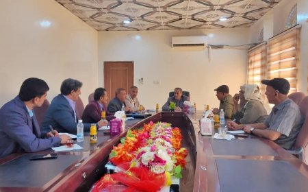 هشلة يترأس اجتماعًا موسعًا لمناقشة مستوى توريد الإيرادات للبنك المركزي