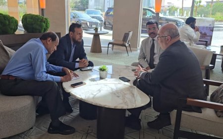 محافظ عدن يبحث مع الممثل الإقليمي لليونسكو آفاق التعاون والشراكة لدعم قطاعي التعليم والثقافة 