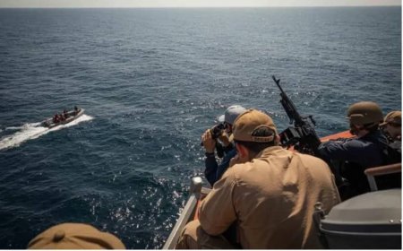 أدميرال أمريكي: باب المندب ساحة استنزاف استراتيجي للقوة البحرية الأمريكية