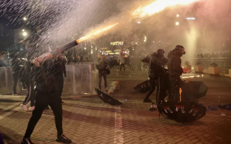 اشتباكات في تيرانا بعد احتجاجات تطالب باستقالة رئيس الوزراء إيدي راما