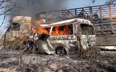 مصرع 16 شخصًا في حادث مروري مروع بالمحفد إثر تصادم قاطرة بباص واحتراقه بالكامل