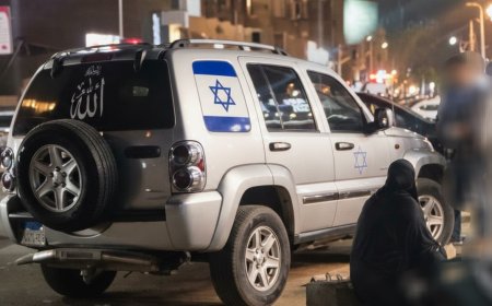 سيارة تحمل علم إسرائيل تدهس المارة في منطقة كرداسة المصرية