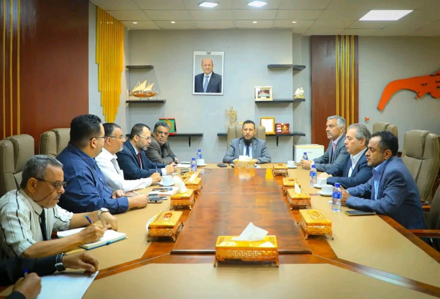 محافظ عدن يبحث مع كبير مستشاري الأمن والسلامة بالأمم المتحدة تعزيز التنسيق الإنساني ويؤكد أهمية نقل مقار المنظمات إلى عدن