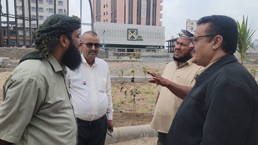 مدير عام المنصورة يتفقد مستوى إنجاز مشروع “إنشاء متنفس مثلث دوار السفينة”