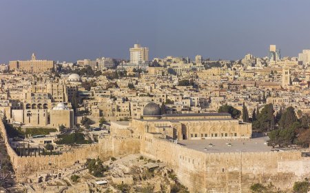 شظايا الاعتراضات تتساقط فوق الأقصى.. مخاوف من مخططات الاحتلال لهدم المسجد الأقصى