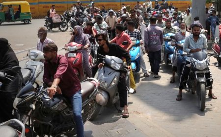 تهافت على محطات الوقود في "أحمد آباد" الهندية وسط مخاوف من نقص الإمدادات