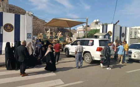 سلطات الأمر الواقع تواصل فرض الوصاية السعودية على شعب الجنوب باستمرار إغلاقها مبنى الأمانة العامة لهيئة رئاسة المجلس للأسبوع الخامس