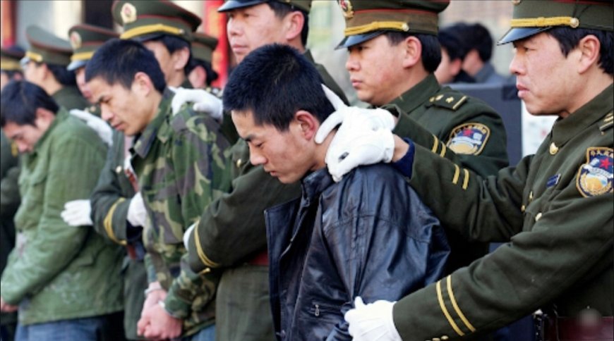 إفطار تحت تهديد السلاح: مآدب" الولاء" القسرية التي تقيمها الصين لكسر صيام مُسلمي الإيغور