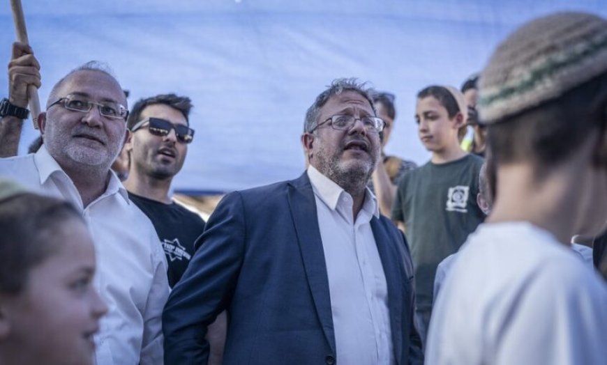 إصابة 88 إسرائيلياً إثر سقوط صاروخ  وبن غفير يتفقد الموقع