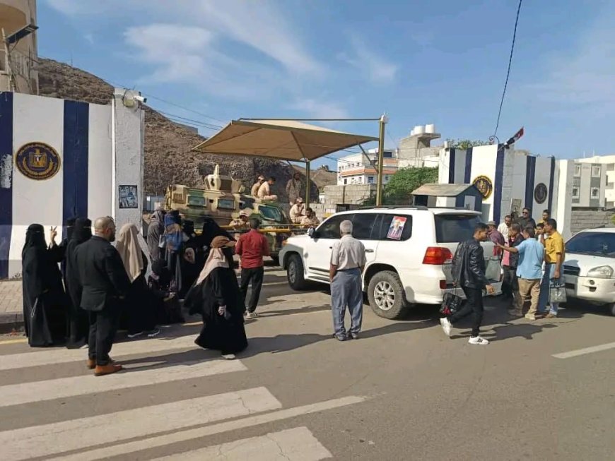 سلطات الأمر الواقع تواصل فرض الوصاية السعودية على شعب الجنوب باستمرار إغلاقها مبنى الأمانة العامة لهيئة رئاسة المجلس للأسبوع الخامس