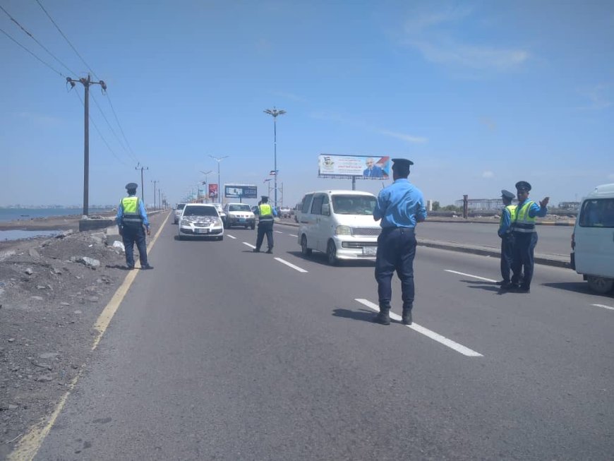 شرطة السير بعدن تنفذ حملة لضبط السيارات المخالفة