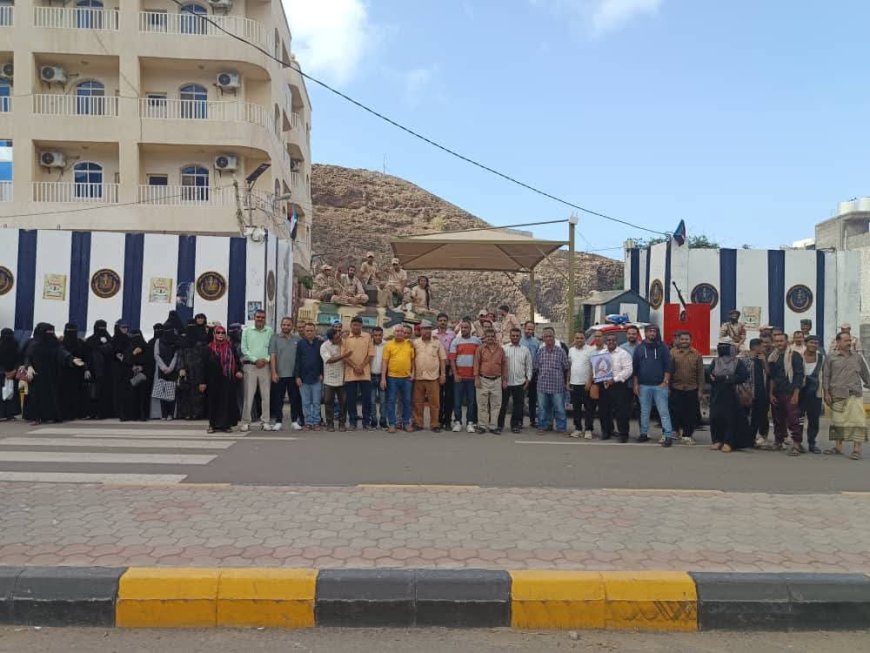 كادر الأمانة العامة يواصل وقفته الاحتجاجية لكسر الوصاية السعودية المفروضة على شعب الجنوب