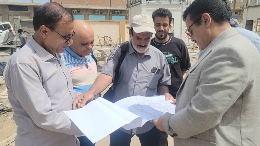 برعاية وزير الدولة - محافظ العاصمة عدن - عبدالرحمن شيخ..  مدير عام المنصورة يدشن مشروع بناء مكاتب للصحة والتربية بالمديرية